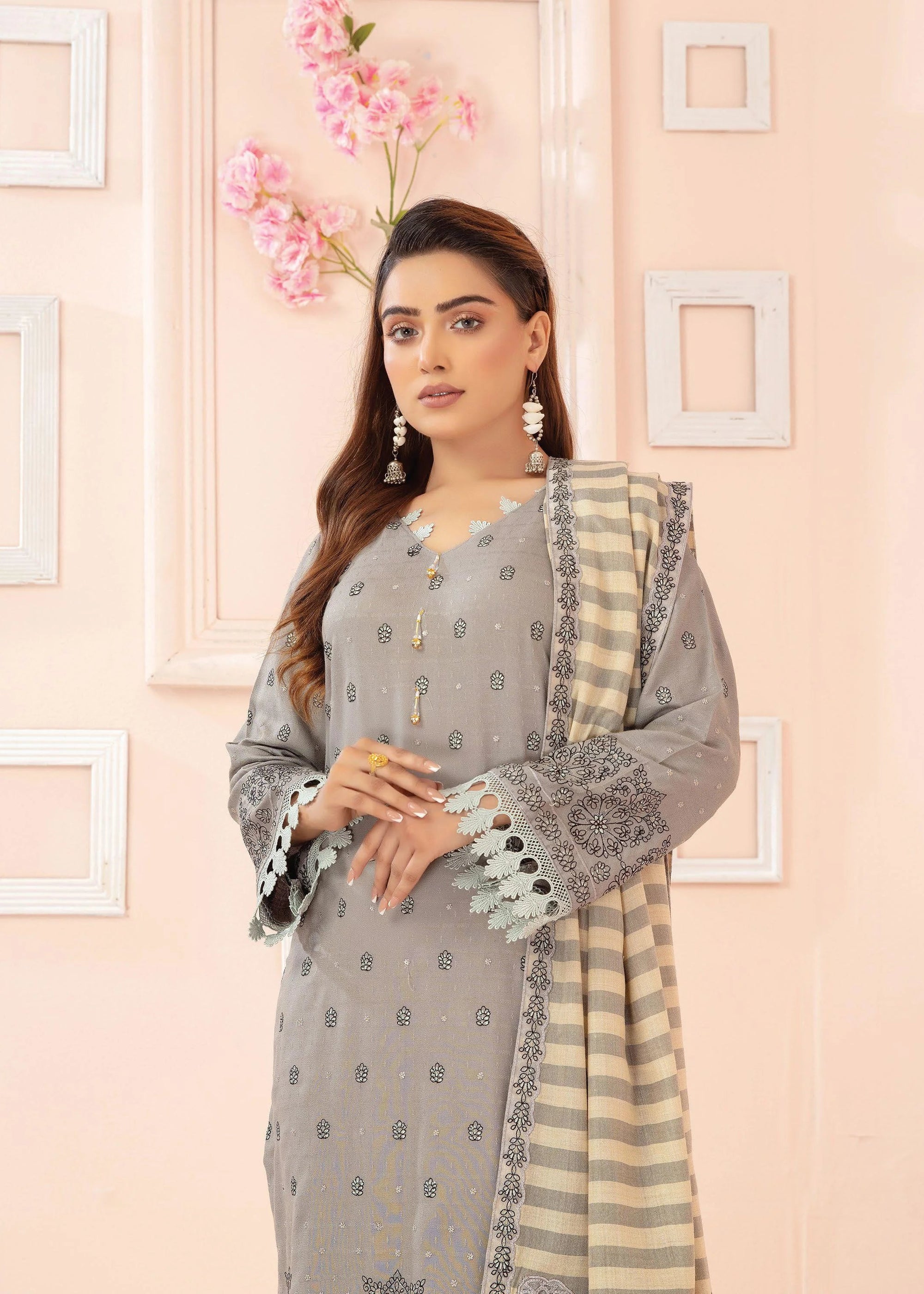 DHOOP KINARE Volume 36 Article # 6